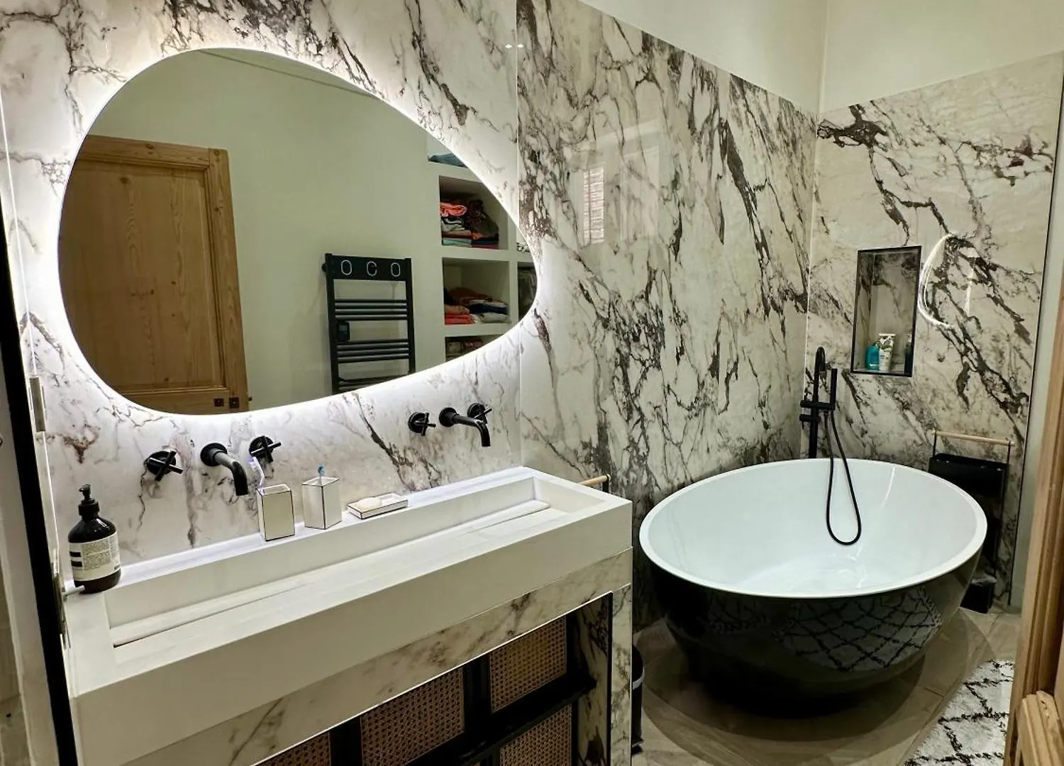 Apartman Divine Idylle Luxe 3 Chambres, Terrasse 130M2, Jacuzzi, Clim Plein Centre Aix-en-Provence