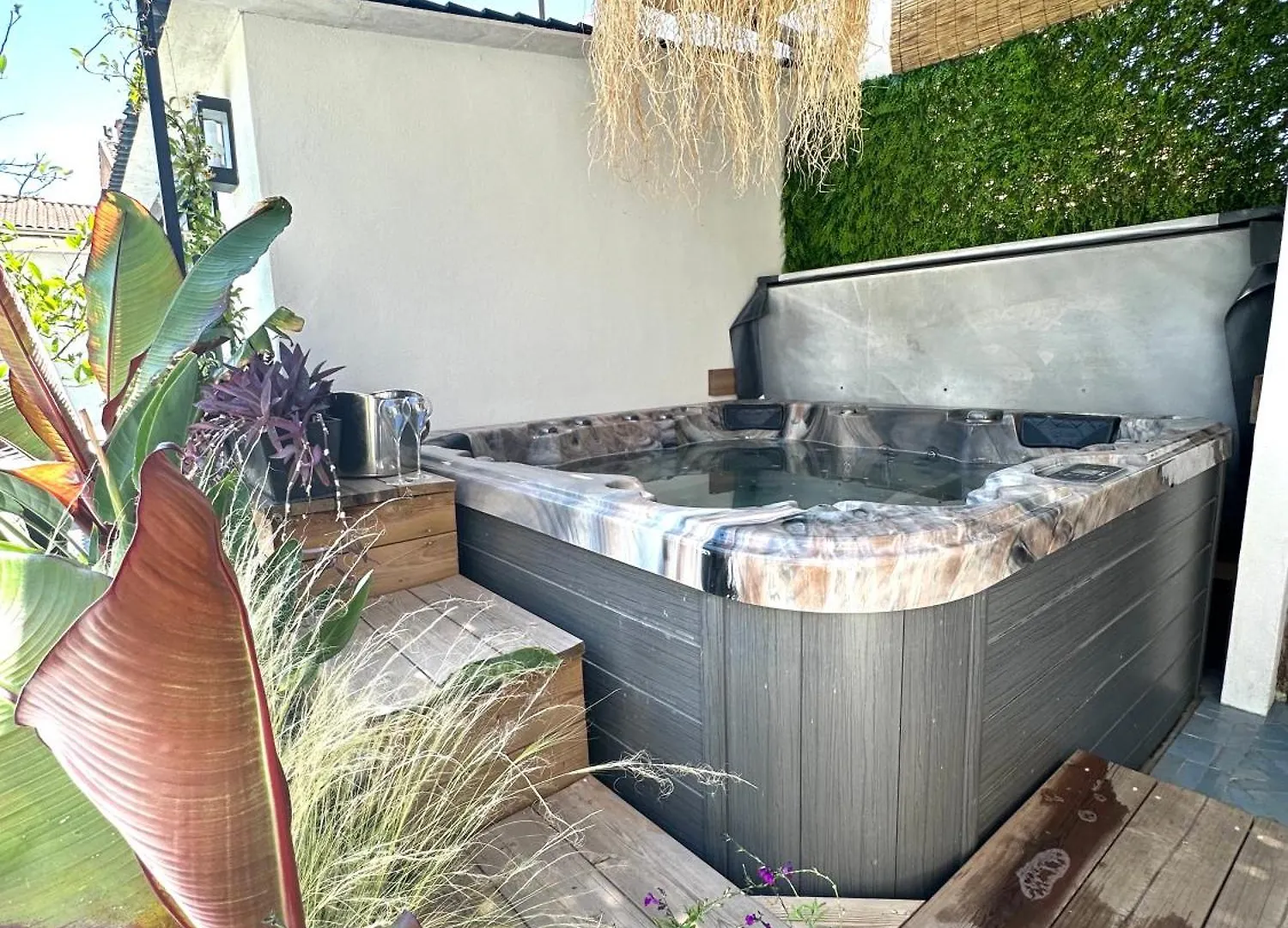 Apartman Divine Idylle Luxe 3 Chambres, Terrasse 130M2, Jacuzzi, Clim Plein Centre Aix-en-Provence