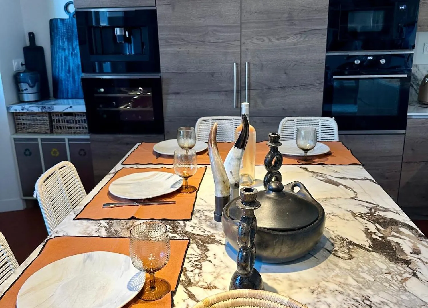 Divine Idylle Luxe 3 Chambres, Terrasse 130M2, Jacuzzi, Clim Plein Centre Aix-en-Provence
