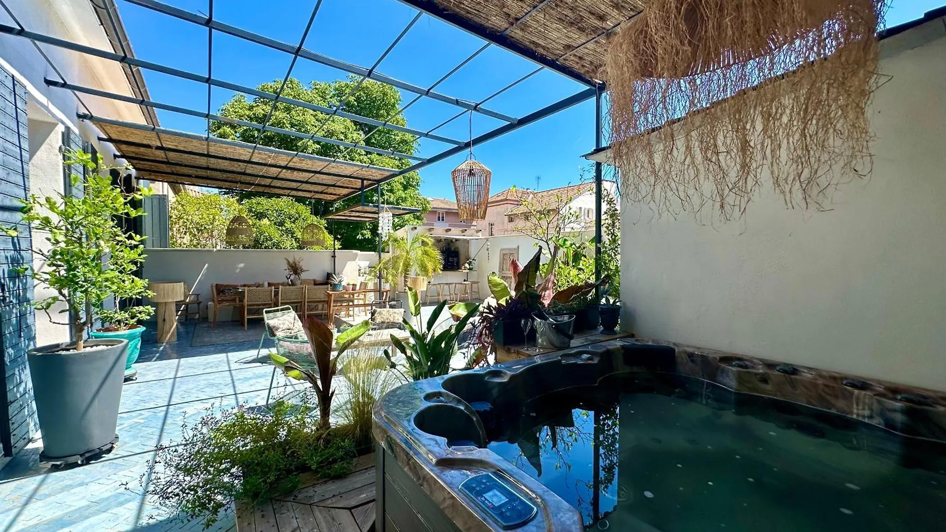 Divine Idylle Luxe 3 Chambres, Terrasse 130M2, Jacuzzi, Clim Plein Centre Aix-en-Provence